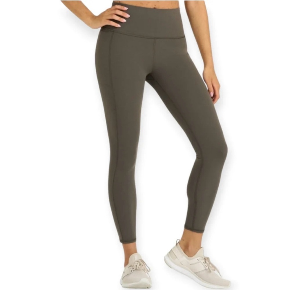 Vuori Studio Pocket  Leggings in Olive Green 26" Ankle 7/8 Length Medium
